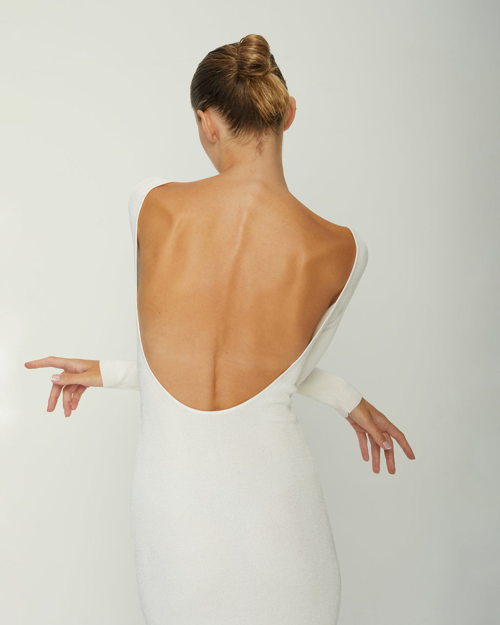 AIMEE BACKLESS KNITTED DRESS OCEAN X SILK AIMEE BACKLESS KNITTED DRESS OCEAN X SILK