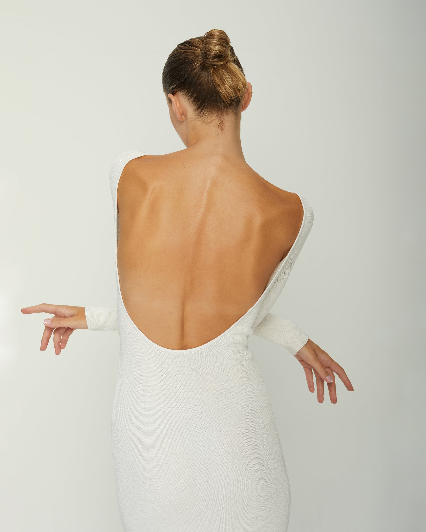 AIMEE BACKLESS KNITTED DRESS OCEAN X SILK AIMEE BACKLESS KNITTED DRESS OCEAN X SILK